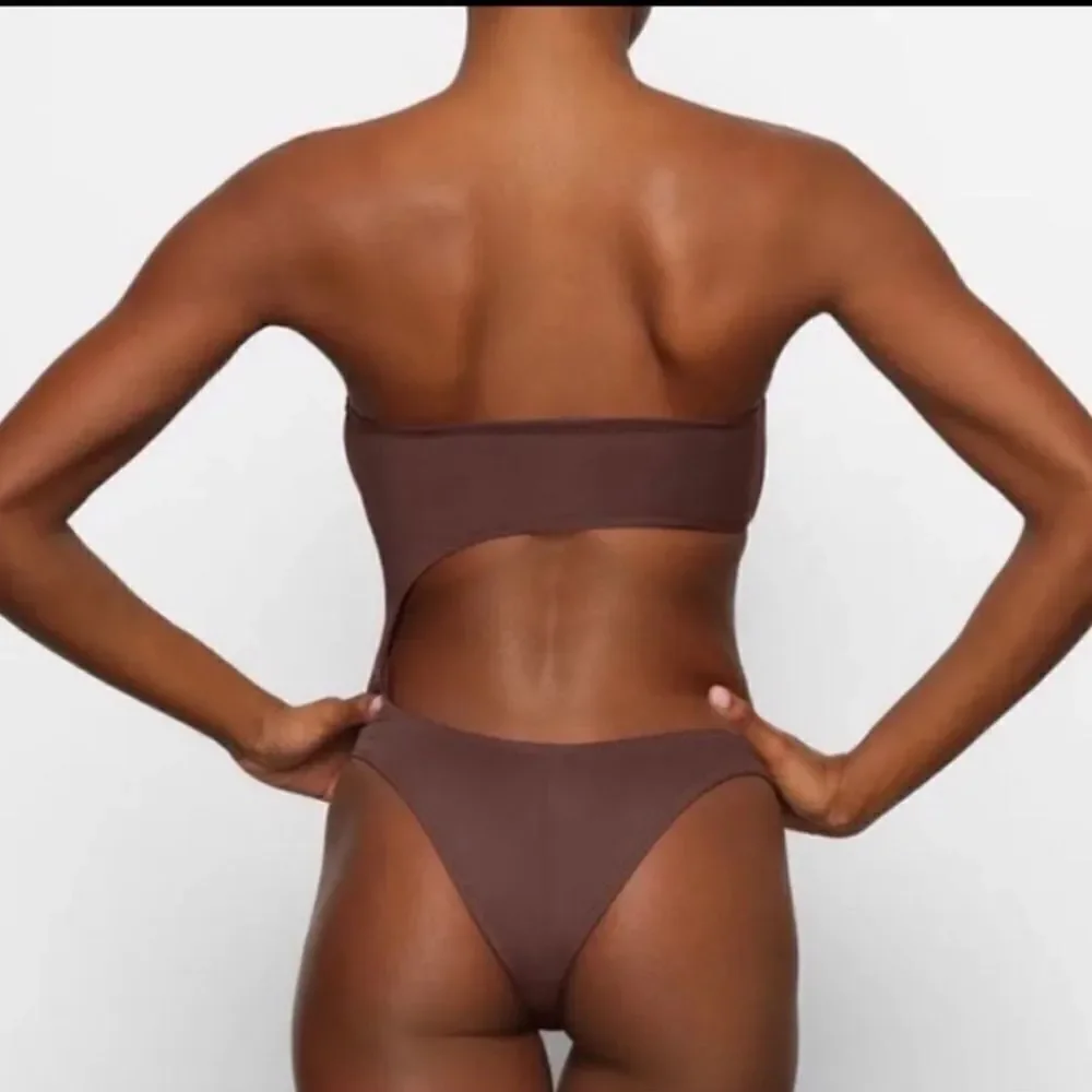NWT SKIMS Strapless Monokini Cheeky One Piece Swimsuit in Cocoa Brown